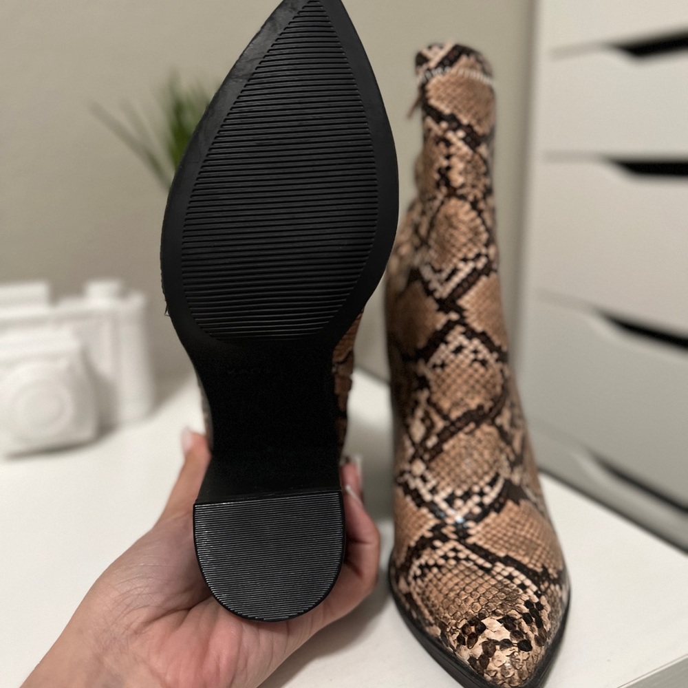 Pointed Toe Heeled Boots - Picture 5 of 5
